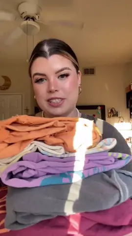 My favorite collection🥰💁🏻‍♀️ #urbanoutfitters #midsize #midsizefashion #size12 #oversizedtee