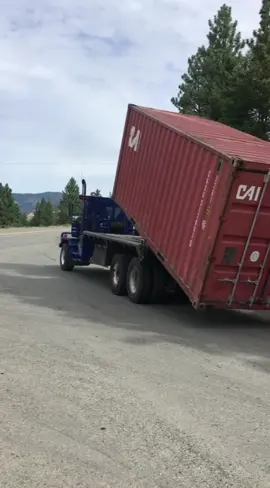 Stitch with @highoctanemike  @yagonyonka86 & @snickers506.  #truckers #bedtruck #throwitback