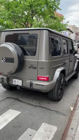 A day in the life 💸 #newyorkcity #soho #manhattan #nyc #newyork #life #influencer #daydreamer #dayinthelife #money #gwagon #ROMWEGetGraphic #fyp #zxy