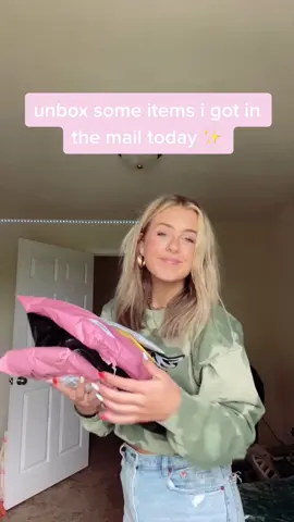 GIRLS SUPPORT GIRLS! @hippiekids @shopvelvetboutique @shopluckyeleven #microinfluencer #unboxing #SummerFashion #fashioninspo
