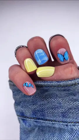 💛🦋✌️🦋✨ #ROMWEGetGraphic #SipIntoSummer #butterflys #90sthrowback #pressonnails