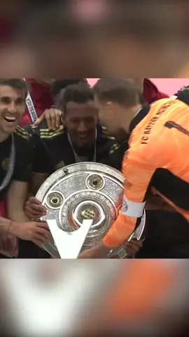 Javi Martinez, David Alaba and Jerome Boateng lift the Meisterschale together in their last match for Bayern Munich ❤️ #Love #bayern #germany #trophy