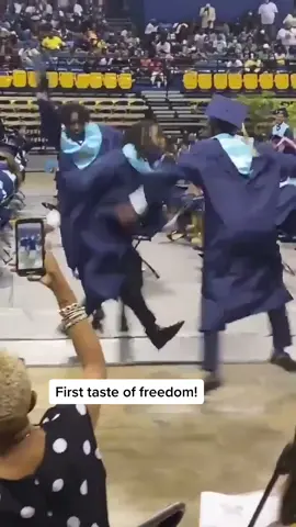 When you know you’ll never have to write an essay ever again (🎥: Alicia Vessel via Storyful) #graduation #freedom #happy #happydance #studentlife