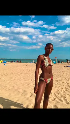 A day at the beach in #NYC #nyctiktok #newyork #nycdating #beachday #swimsuitchallage #brooklyngirls #brooklyn #dayinthelife #hipchallenge