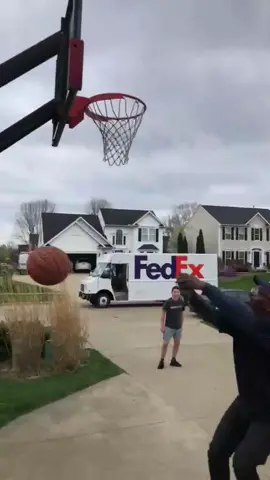 Not the best of DELIVERIES 😅 @ohiopimps #basketball #fedex #fail