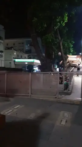 AI KHÓC NỖI ĐAU NÀY  , CẢNH BỆNH VIỆN BẠCH MAI VỀ ĐÊM