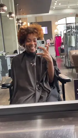 Just do it girl! ✂️✂️✂️ #friendsreunion #HoldMyMilk #bigchop #shavedheadgirl #naturalhair
