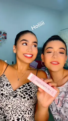 Nadie:     Reseñas con Alexia y Anahí 😂😂 @alexiachavezg #fyp #toofaced #lipinjection #gloss #makeup