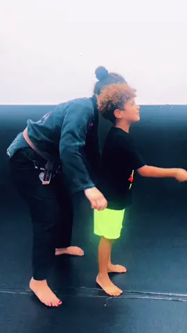 Grabbed from behind over the arms 💪🏼 #katespadenyhappydance #selfdefense #fyp #fypシ #HoldMyMilk #MaxPlumpJump #kidsselfdefense #kidstiktok