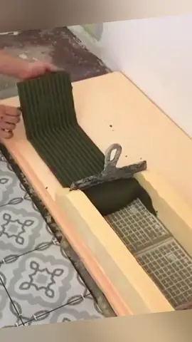 Attack its action must first sharpen its tool, this plastering tool to force.#life #lifetips #lifetipsshare #DIY #fyp