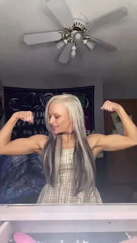 did i do this trend right? #flex #muscles #flexing #flexonem #strong #girlswholift