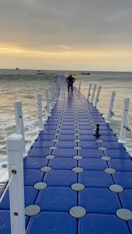 Plataforma en Zorritos / Tumbes / Peru .