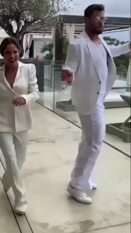 Si no vamos a tener algo así, no quiero nada 😜❤️ #chrishemsworth #dance #couplegoals