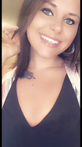 Tiktok selfie drop 💁🏻‍♀️🌻! #selfietime #fypシ #MACscaraface #selfiequeen #4you #🌻 #tatted