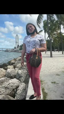 happy birthday to me .... #baysidemiami #fyp #blogger #laindustriabakery #viralvideo #miami #vlogg