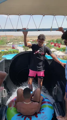 تتعمل فيا بقا مره شوفو اللي حصل 🤣#crazy_aqua #SpotifyOnlyYou #aqua_salah #foryou #salah #aquapark #salah_aqua