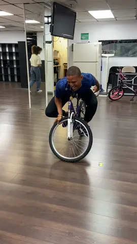 que va🤦‍♀️ @bailaconmicho #fyp #bicicleta #shakira #bcm #MACscaraface