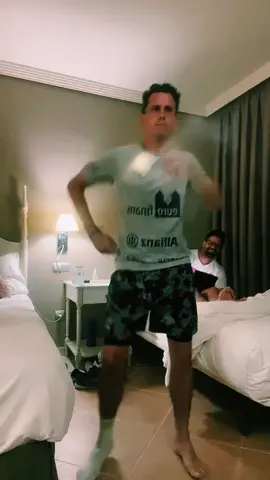 Trend con @rodrigoovide de espectador. Menos mal que el pádel se me da mejor que el baile 😅