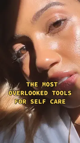 How to romanticize your life? Step 1: Remind yourself of the power in your own hands. @morganlynzi  💜✨ #SelfCare #handcareroutine #romanticize