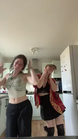 mine and @sulaakeir ‘s dance , duet it !! 😫😫