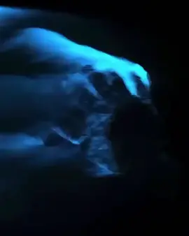 Wow! Water that  glows in the dark 😍😍😍