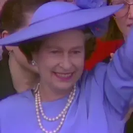 Running Queen! Queen Elizabeth’s running to caught William! #qieenelizabeth #queen #prince #princewilliam #royals #royalfamily