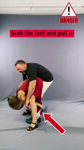 If someone holds You from Behind #fypシ #foryou #selfdefense #selfconfidence #street #viral #girlpower #selbstverteidigung #safety #defense #viral