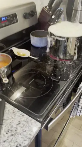Deep frying wings the wrong way 😂 #epicfail #fyp #foryouofficialpage #food #chicken