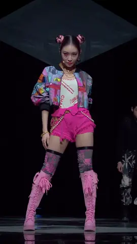 este outfit es supremo #chunghafancam #chungha #kpop #foryoupage #fancam #freefancam #viral