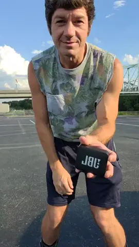 warmingup outside today...I love this weather... almost #showtime... #rollerblades #beautifulday #dancinggardener #fyp if #jbl wants to sponsor me😁