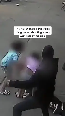 ⚠️ WARNING: Video shows gunman shoot man next to two kids in the Bronx. 📷: NYPD