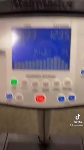 Mi mente en el gym #parti #stairmaster #motivation #gym #weightlossjourney #PrimeDayDealsDance