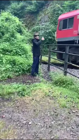 This is my running race versus a class 59 (59201) along the footpath! #trains #trending #fyp