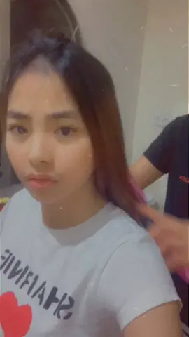 Haha thank you to my personal hair stylist ate @khon27 😂 guys thank you so much 300k na tayo!! Dahil dyan papagawa na natin yung dream hair color ❤️