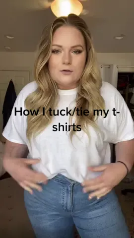 For inquiring minds! How I tuck/tie my t-shirts #stylehack #styletips #plussizestyle #stylingtips #stylingideas #stylingtipps