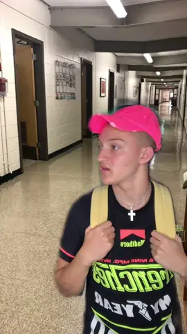 I think we’ve all met someone like this at school before tag em below😩🤣🤣 ayo tell me Stephanie aint lowkey a baddie tho😍 #school #simp #wtf