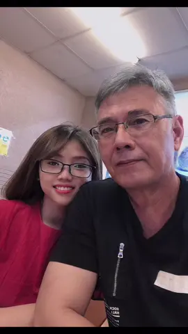 Mình 25 chú 60t. Vì dịch này nên mình và Chú yêu xa gần 1 năm rồi mọi người ạ 😭