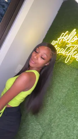 GLUELESS WIG INSTALL🥳 #CompleteMyLook #MyColoredHair #wigs #FordMaverick #viral #wigtutorials #tiktok #fypシ #fyppppp