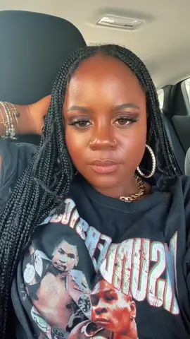 or nah? It's like you can't help it #CompleteMyLook #SimlishSessions #MyColoredHair #versatilestylist #braidstyles #blackgirlswithbraids🥰