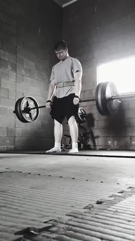 peed a little on the 405#gym #lift #benchpress #deadlift #weak