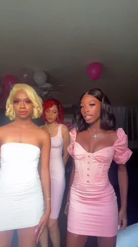 the synchronized head tilt was very satisfying 😭😭 ￼#ColorCustomizer #TakisTransformation #SimlishSessions #CompleteMyLook