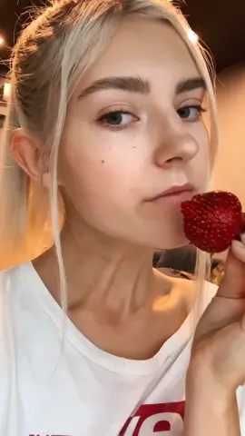 Клубничка без смс и регистрации 🍓#evaelfie