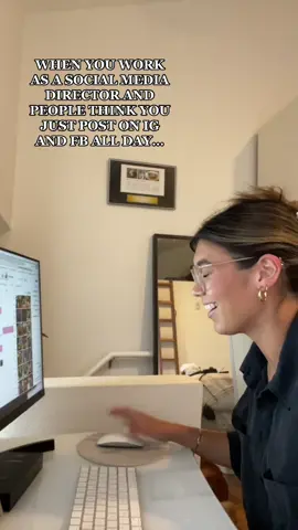 when you’re expected to have 5 jobs in 1 #Buffering #socialmediaproblems #socialmediamanager #socialmediajobs
