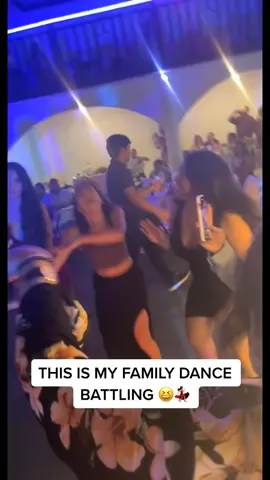 Meet my family 😆 #dancebattle #mexicali #family #fyp #HotwireHotelGoals #dancing #bailan #mexicalibajacalifornia