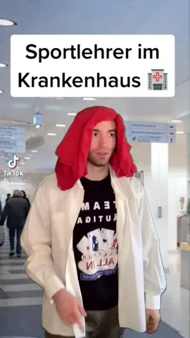 Wer würde sich über den Besuch des Sportlehrers freuen? 😂 #sport#sportlehrer#krankenhaus#fürdich#memedesmonats#lustig