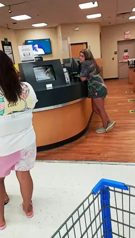 when you go to the bank and you stand in line for 45 minutes #woodforestbank  #theyneedhelp #theywereonabreak #comeon #nobodywantstowork