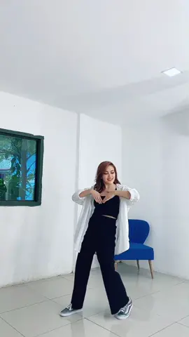 Yuhuuuuu chingu.... ✌🏻🤪😍 @superjunior_smtown #blacksuit #blacksuitsuperjunior