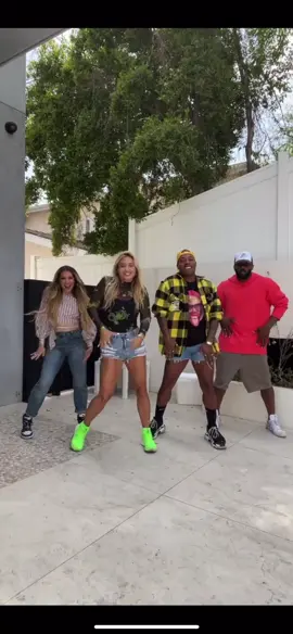 Loved dancing with @montanatucker & @todrick to their new song #bemyself check it out! ❤️❤️  @twitchtok7