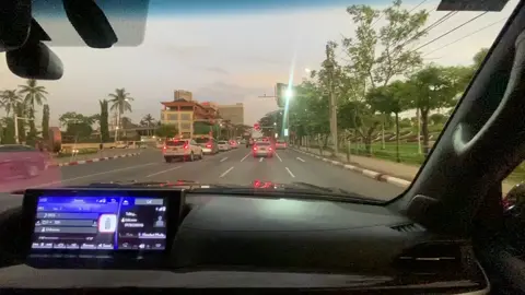 #lexuslx570  #foryoupage #tiktok #myanmar #crazydrive #Yangon #Eveningsightseeing 💙❤️
