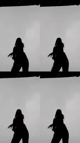 nira Maya❤ malaee sadai timrae xa pir Maya😘 trend😉shadow dance 🖤#keepsupporting #keeploving #shadow🖤🖤
